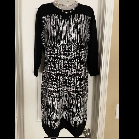 Neiman Marcus Dresses & Skirts - NEIMAN MARCUS. SWEATER DRESS  Black with pattern,  size L